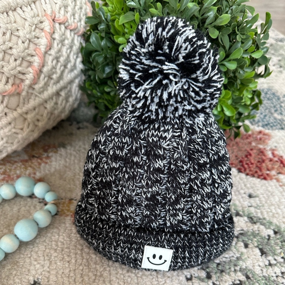 New Boutique Baby 0-12 M Fleece Lined Knit Pom Beanie Winter Hat black white